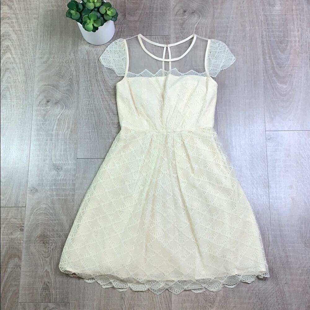 NWT MINUET Women's Ivory Short Sleeve Lace Mini Dress